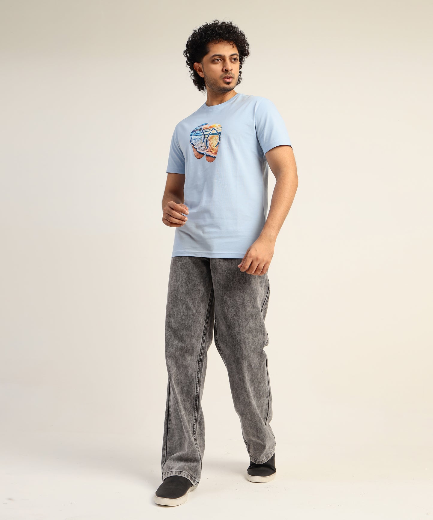 Crew Neck Short Sleeve Graphic T-shirt - Beach Print - Light Sky Blue
